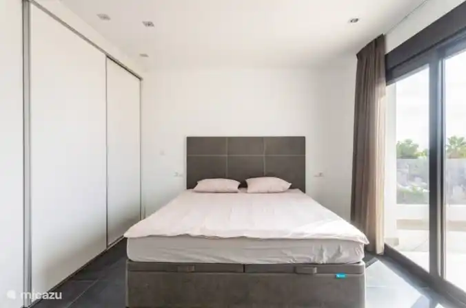 dormitorio con armario