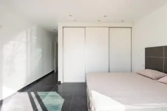 dormitorio con armario