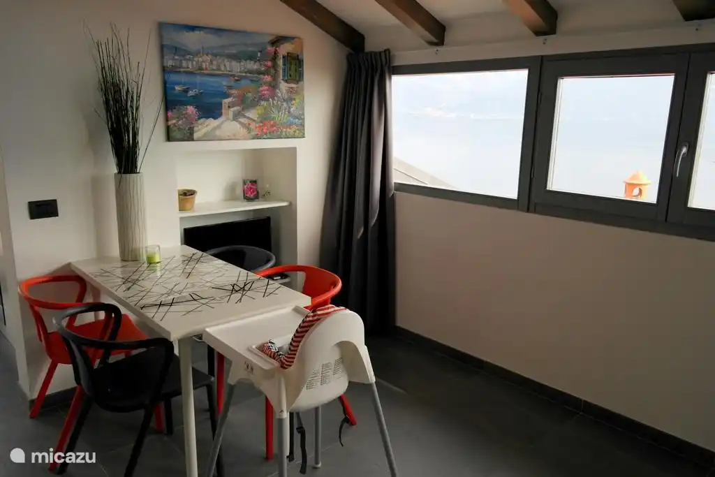 Mesa de comedor en el primer piso