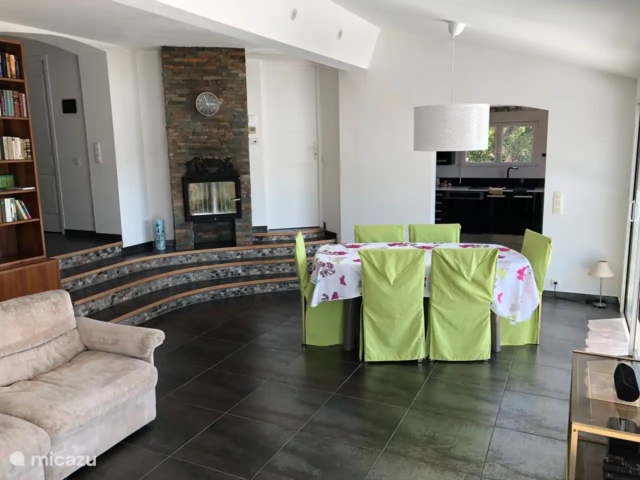 Zugang zu Flur, Küche und Hauswirtschaftsraum.