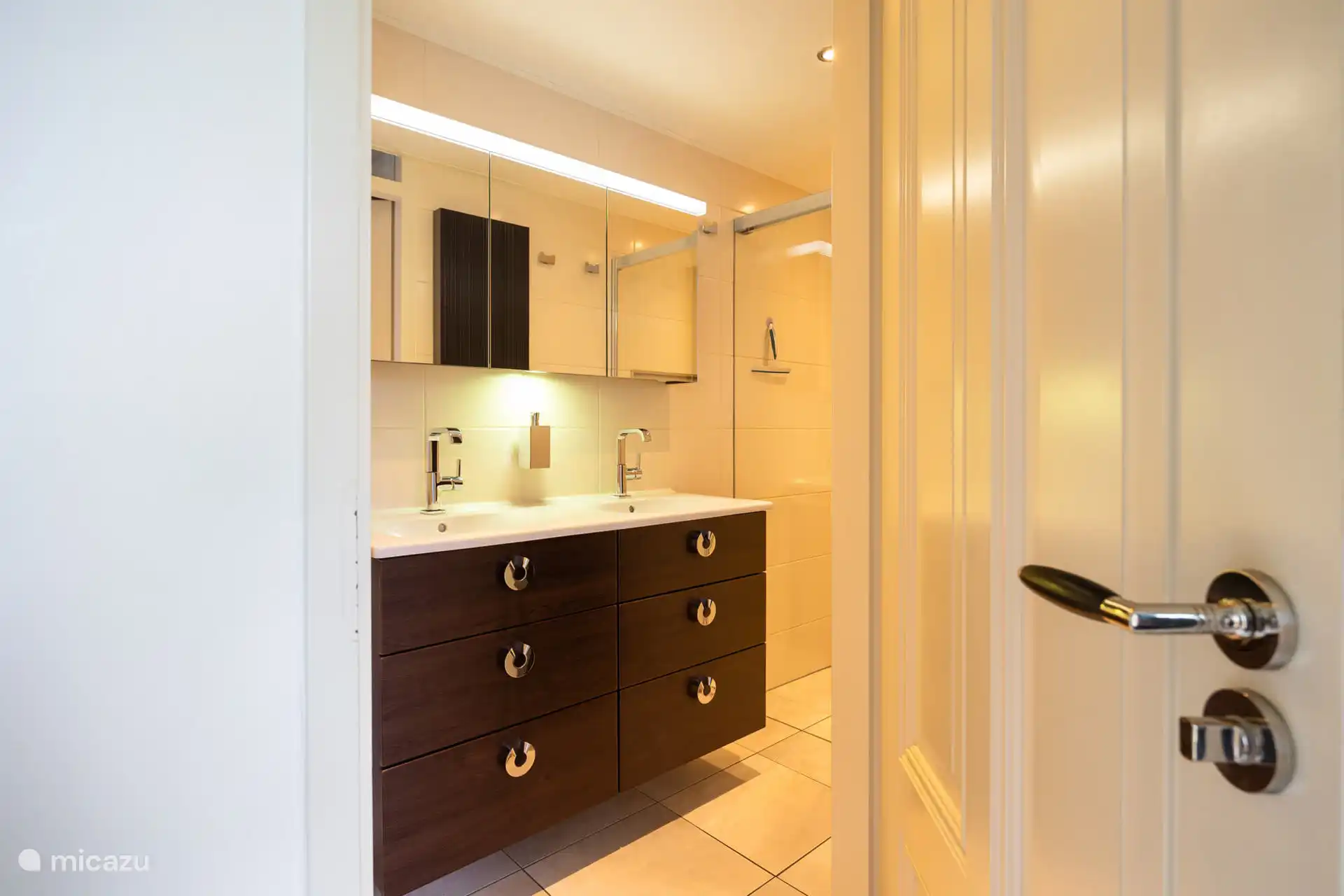 Das Doppelwaschbecken im Erdgeschoss