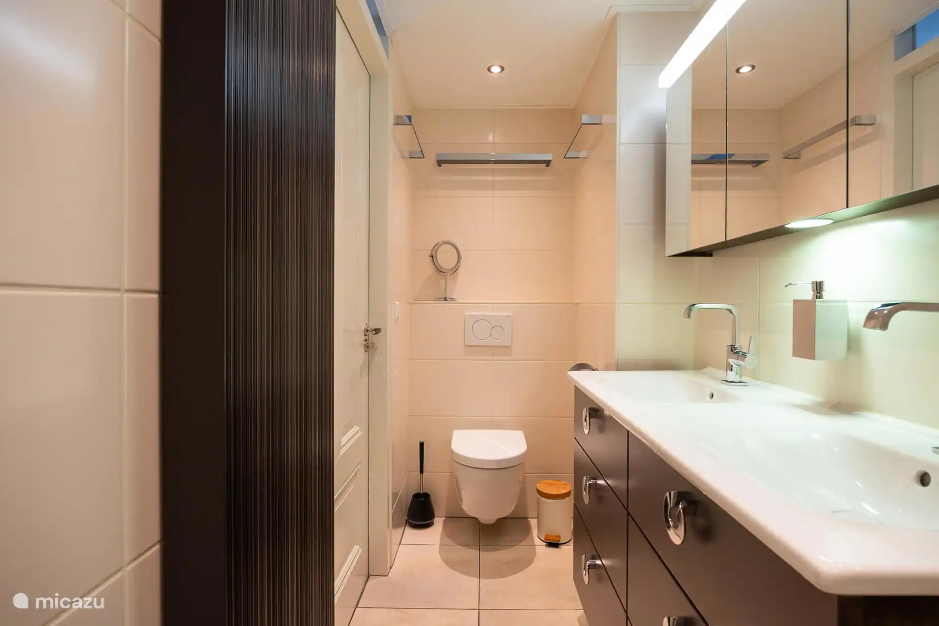 Der Luxusheizkörper im Badezimmer