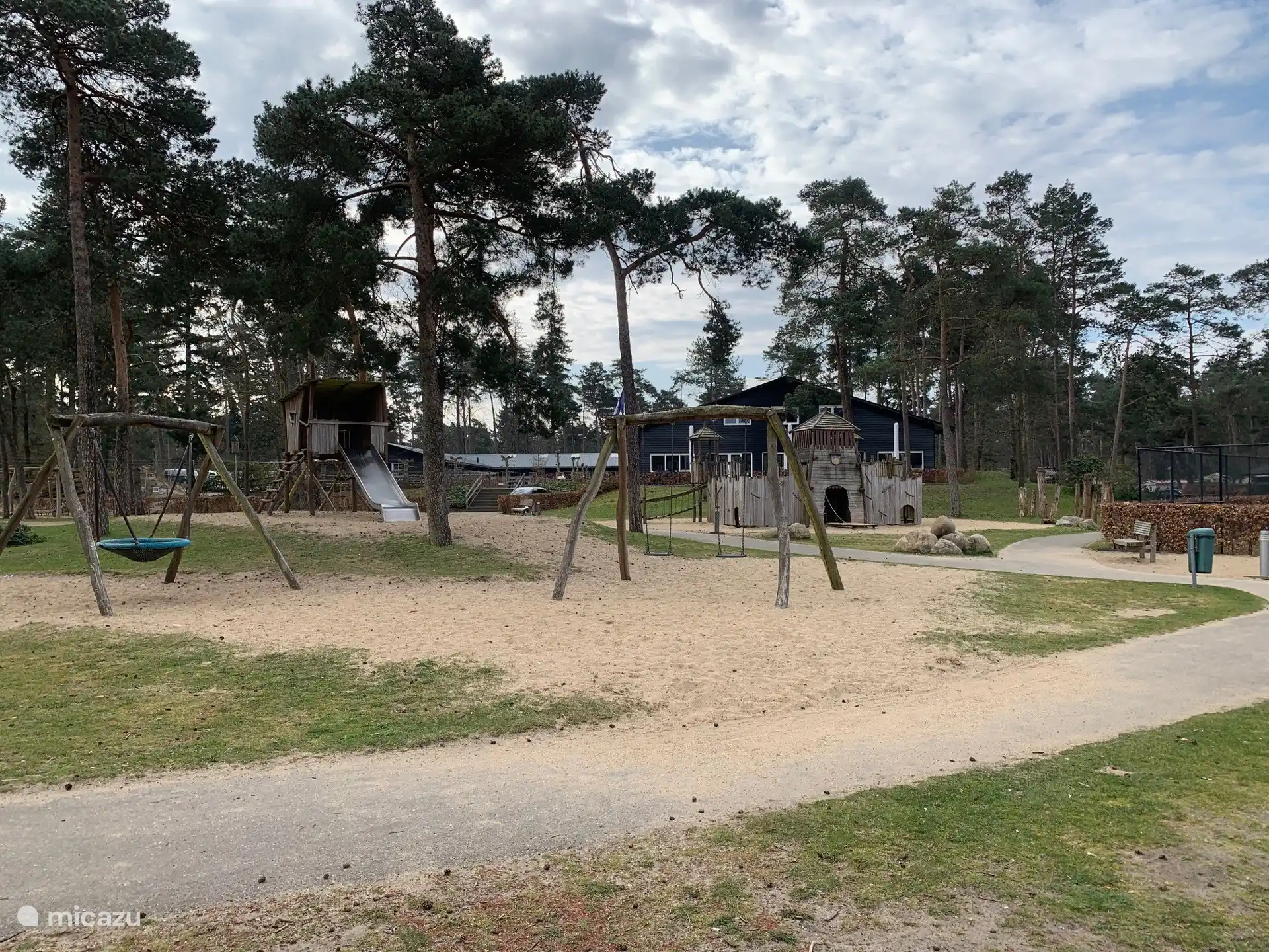 Auf dem Campingplatz Samoza gibt es viele schöne Spielplätze für die Kinder