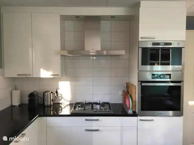 Zandhoeve 23 huren in Nederland, Gelderland, Vierhouten - boerderij Keuken met oven, magnetron en gasfornuis