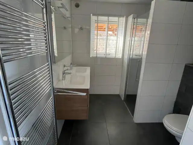 Zandhoeve 23 huren in Nederland, Gelderland, Vierhouten - boerderij Luxe badkamer met riante douche, 2 wasbakken en toilet