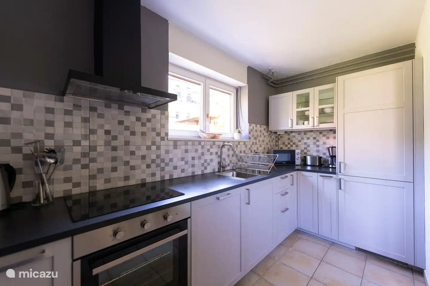 Inklusive Geschirrspüler, Mikrowelle, Induktionskochfeld, Super-Kühlschrank etc