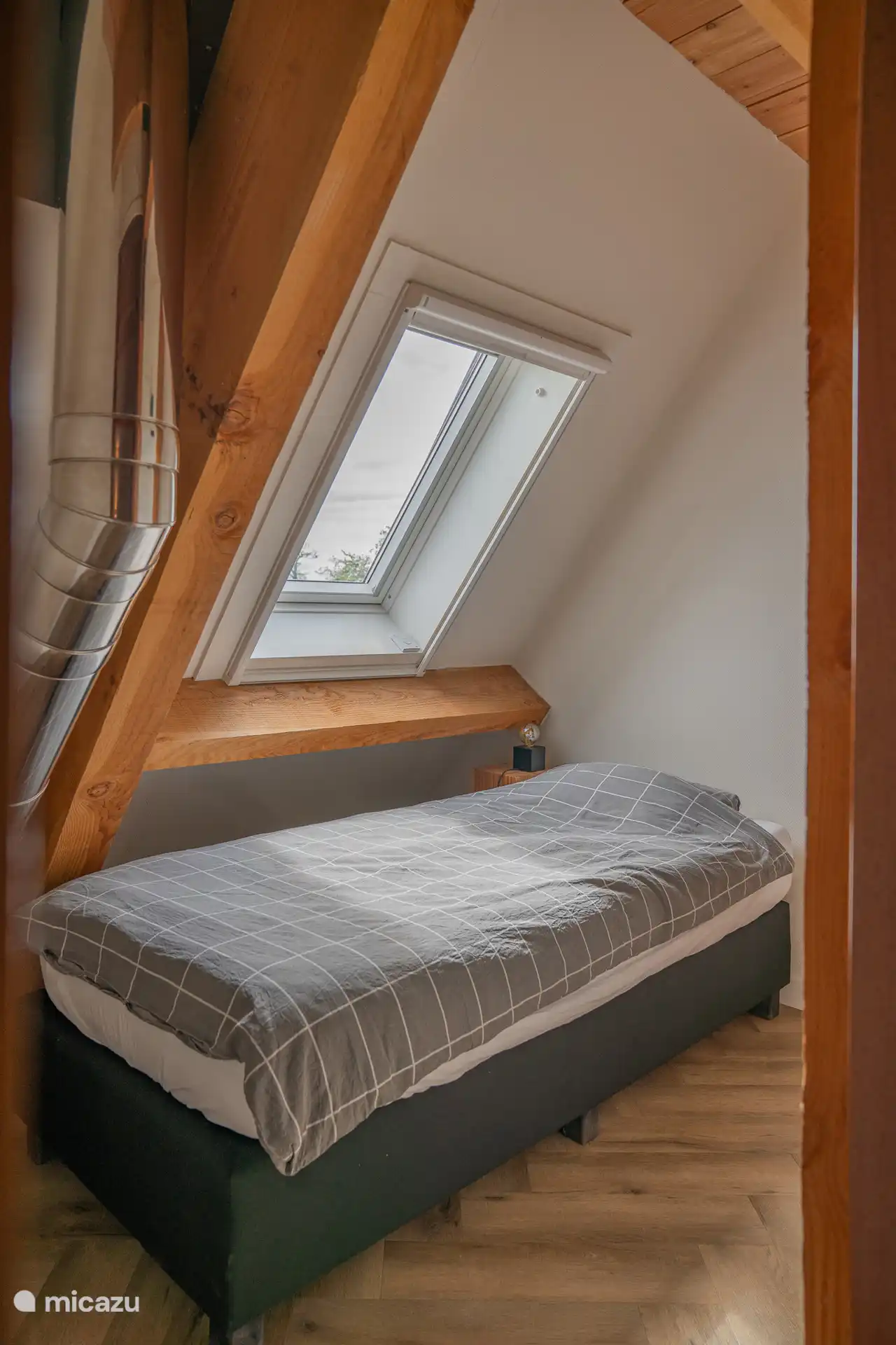 Dormitorio 2 con 1 cama individual.