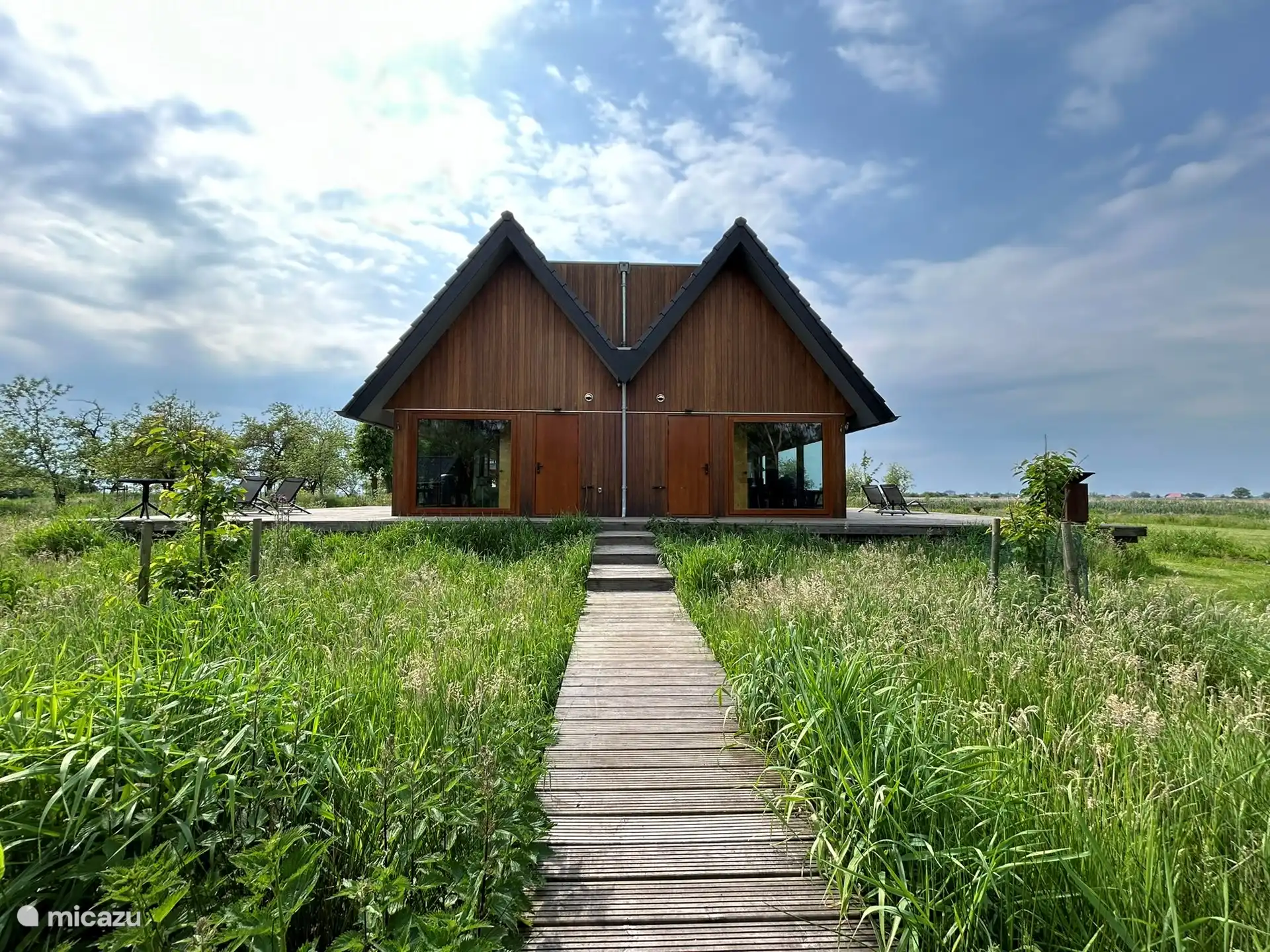 Die Doppelhaushälfte, linke Haustür ist vom Ferienhaus Janssloot