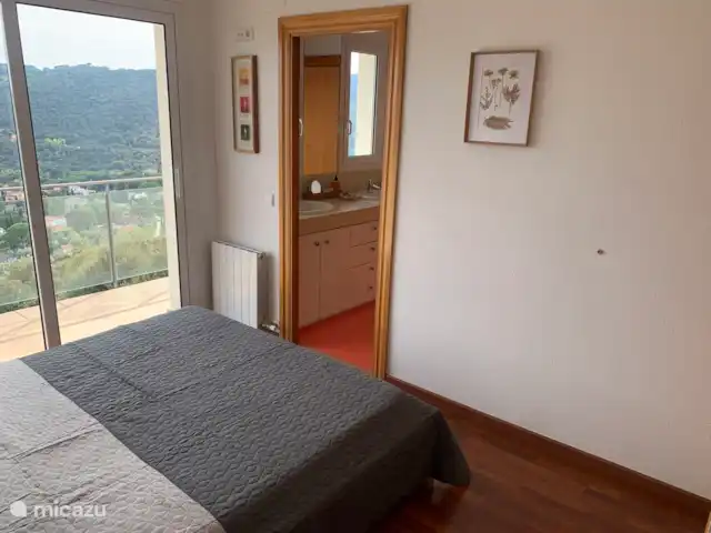 Location de Vacances Espagne, Costa Brava, Calonge, villa - Villa Valentina Chambre 1 vers salle de bain 1