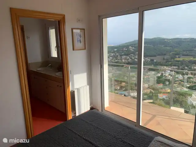 Location de Vacances Espagne, Costa Brava, Calonge, villa - Villa Valentina Chambre 2 vers salle de bain 1