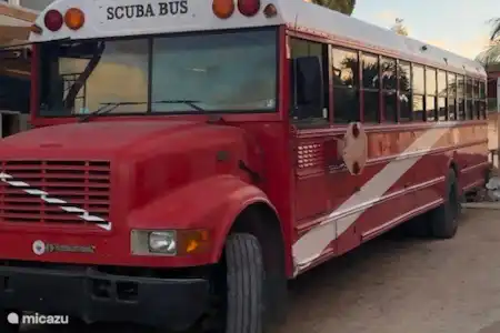 Bus de plongée au centre de plongée Pietermaai