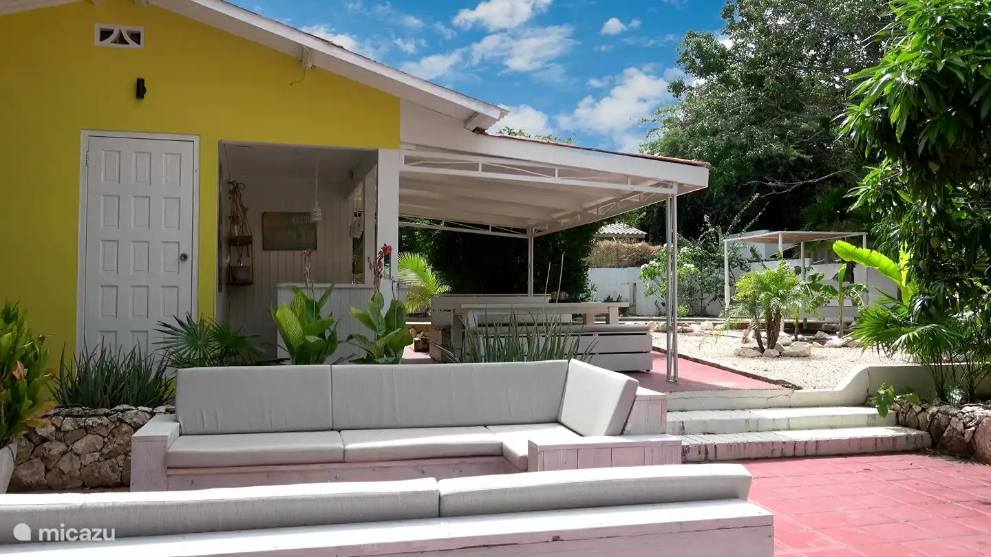 La maison d'hôtes avec un bar extérieur confortable est située dans la cour. 