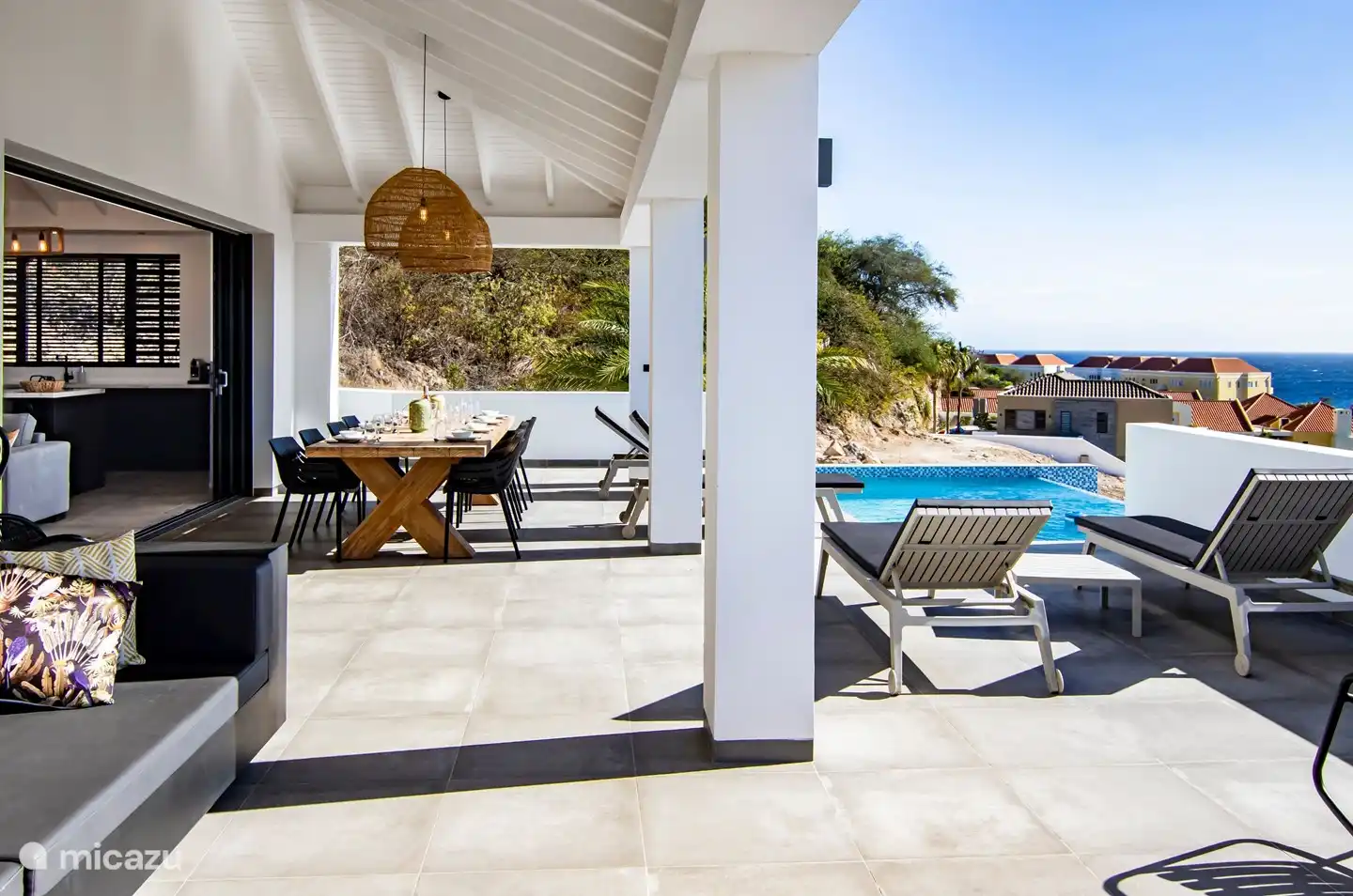 Bono Beach Villa in Blue Bay, CuracaoMidden huren? Micazu