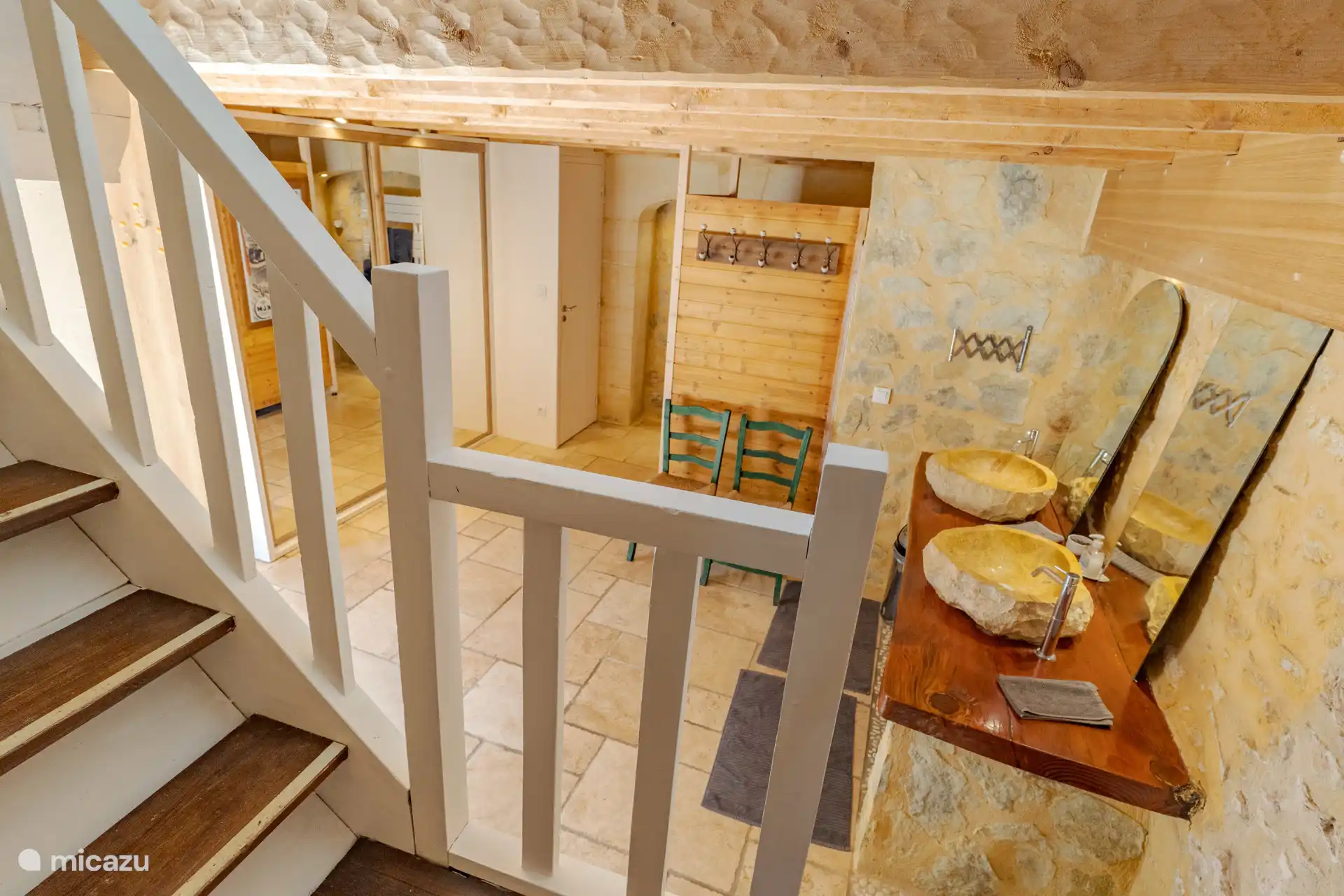 Escaleras hacia la primera