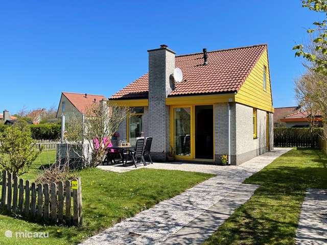 Holiday home in Netherlands, North Holland, Julianadorp at Sea – bungalow Albatros 267
