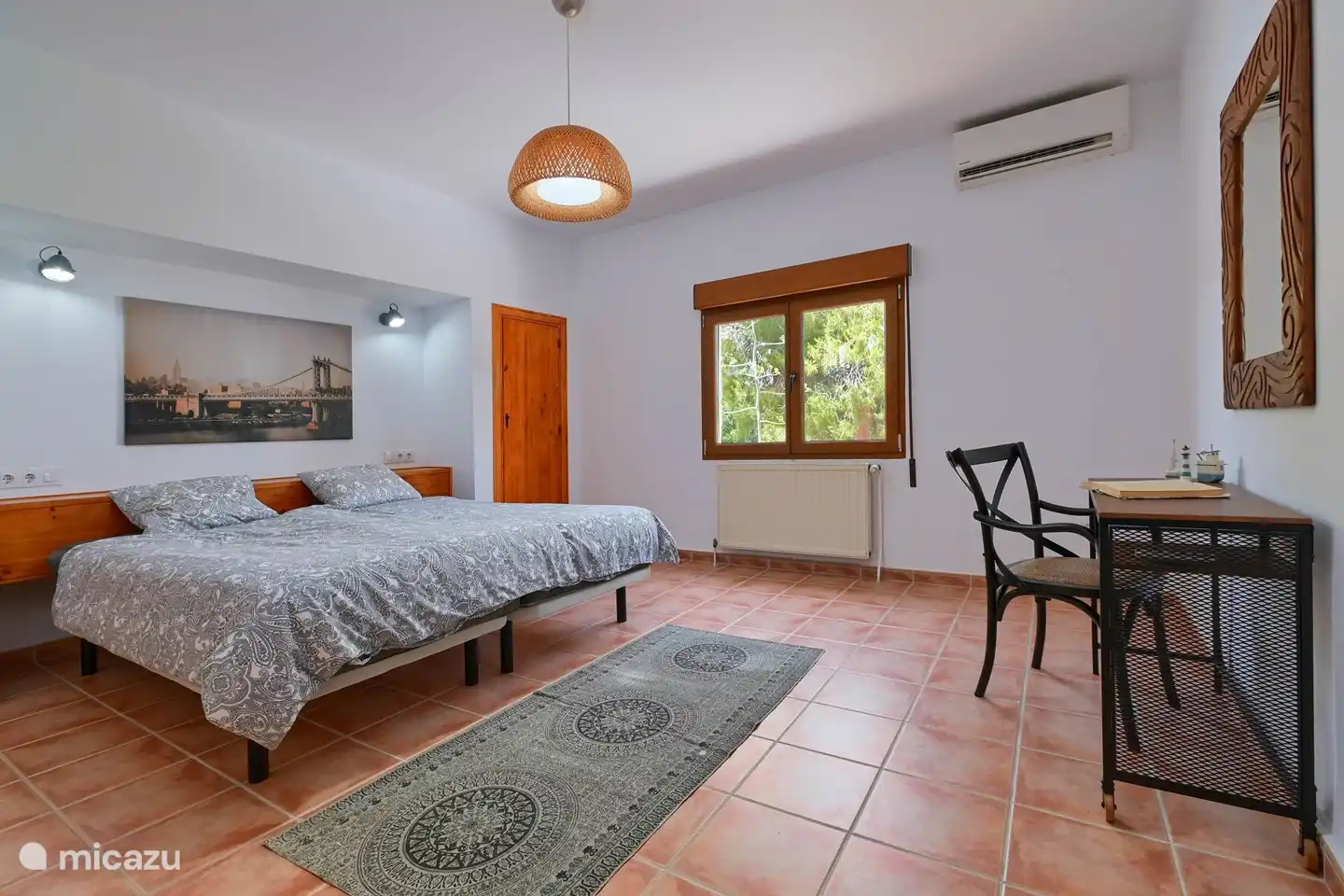 Amplio dormitorio en planta baja