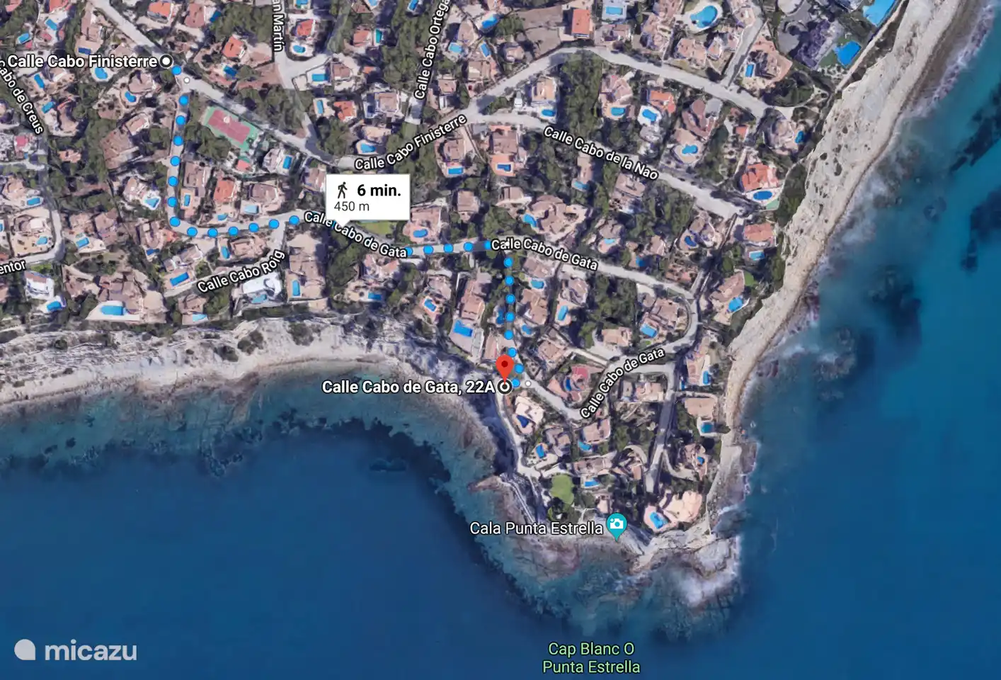 Ruta a pie a la bahía de snorkeling.