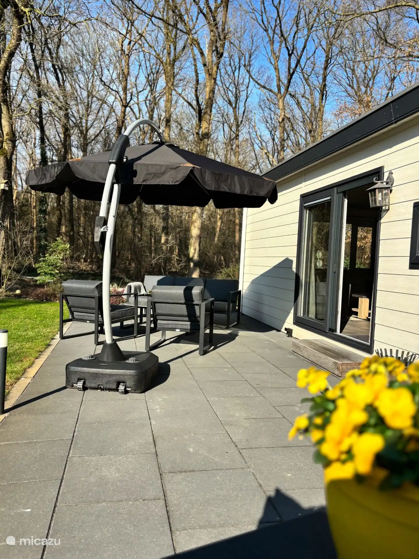 Terrassen-Front-Chalet