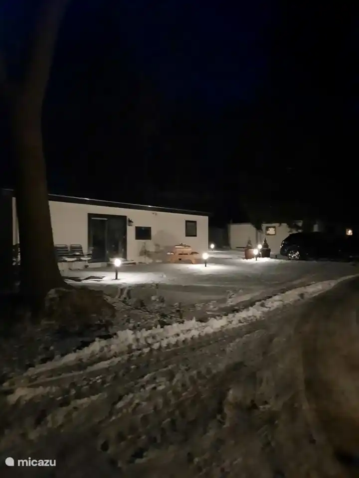 vor dem Chalet im Winter