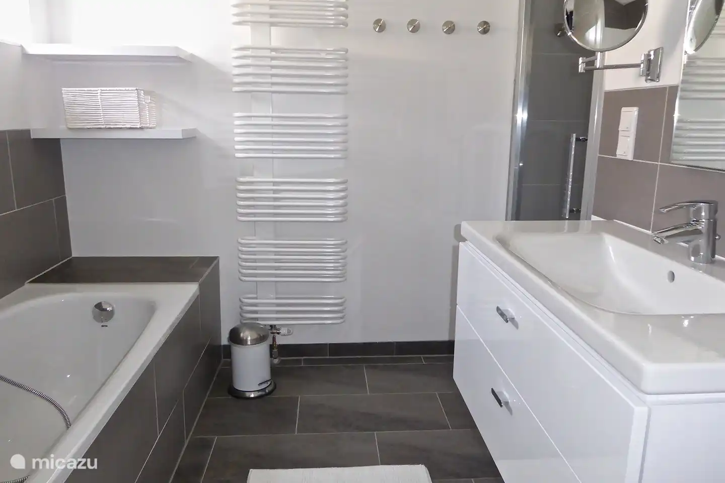 Badezimmer mit Badewanne