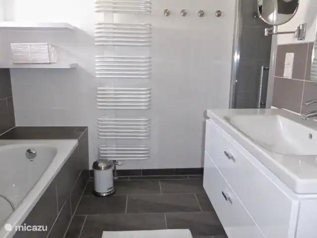 Location de Vacances Pays-Bas, Hollande du Nord, Julianadorp aan Zee, maison de vacances - Vakantie & Zee Julianadorp salle de bain avec baignoire