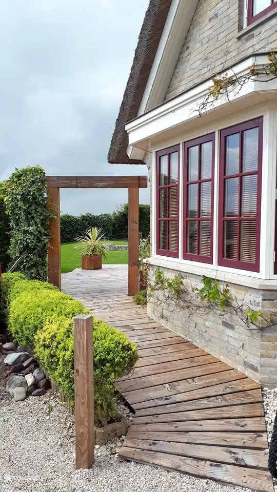 passage to the garden