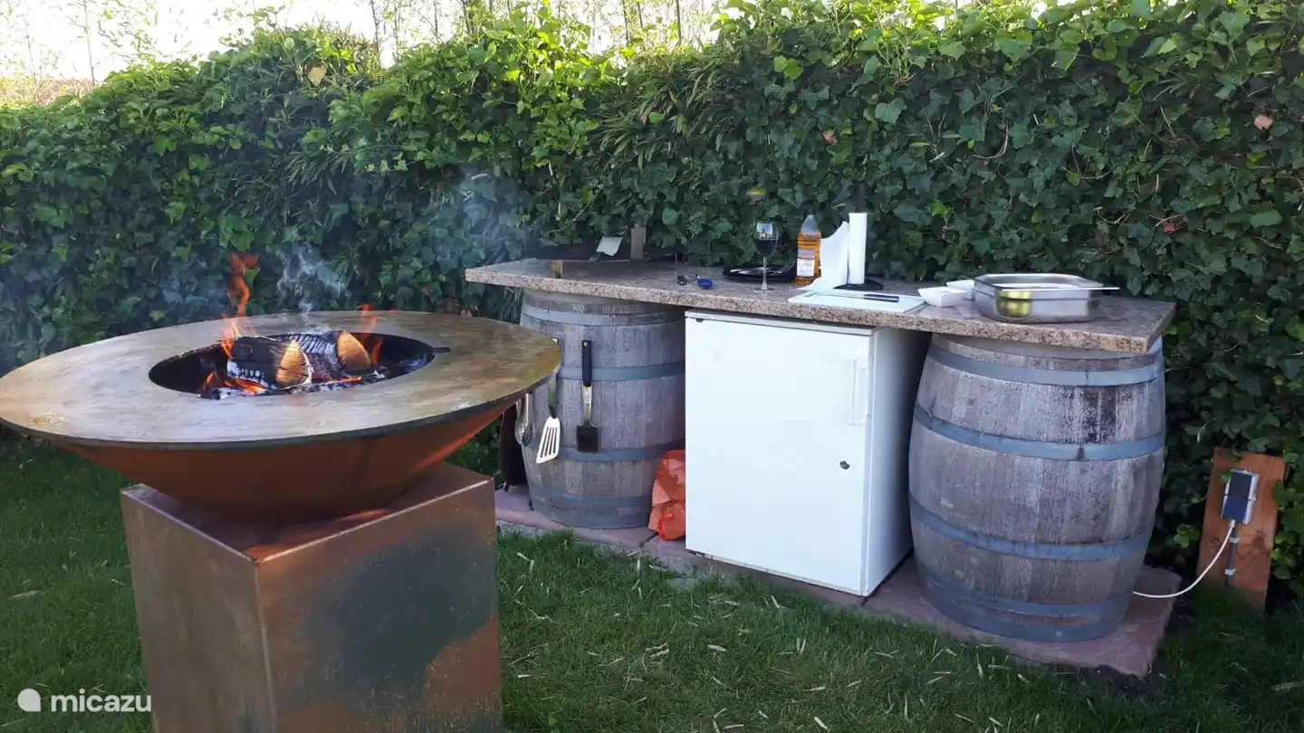 the outdoor kitchen at the Ofyr