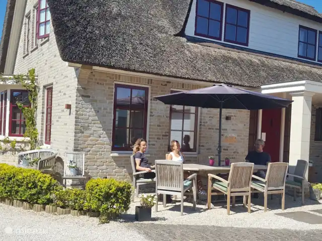 Villa Pura Vida : Profitez de la vie ! | Pays-Bas, Hollande méridionale, Oud Ade - villa terrasse à l'avant, délicieux petit déjeuner au soleil du matin