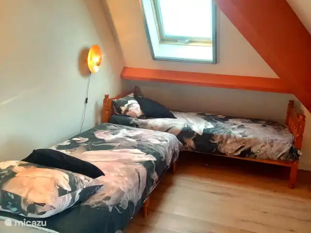 Villa Pura Vida : Profitez de la vie ! | Pays-Bas, Hollande méridionale, Oud Ade - villa 2 lits simples dans la chambre orange