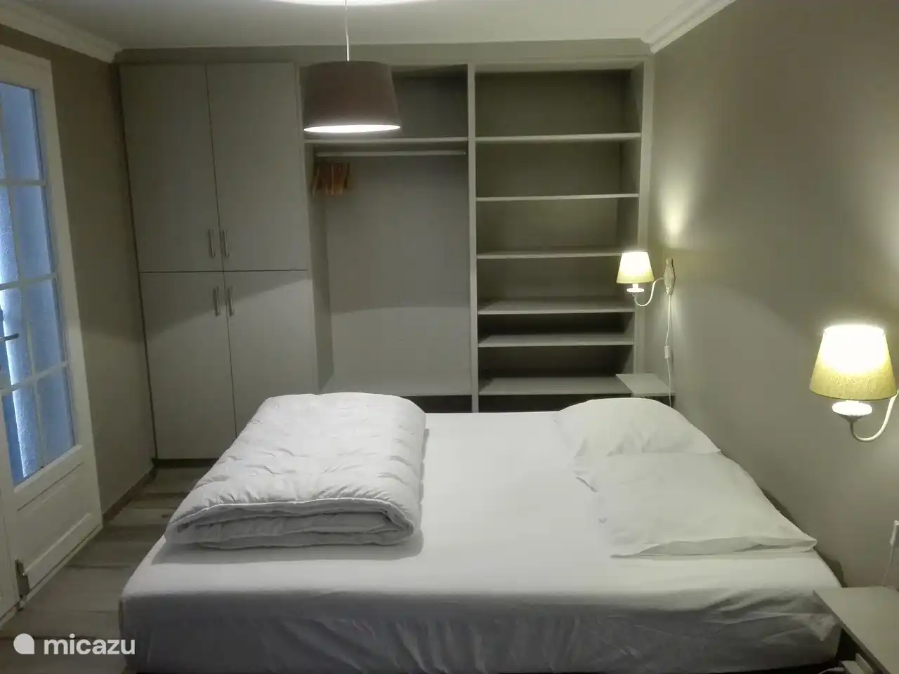 chambre à coucher, placards de rangement spacieux