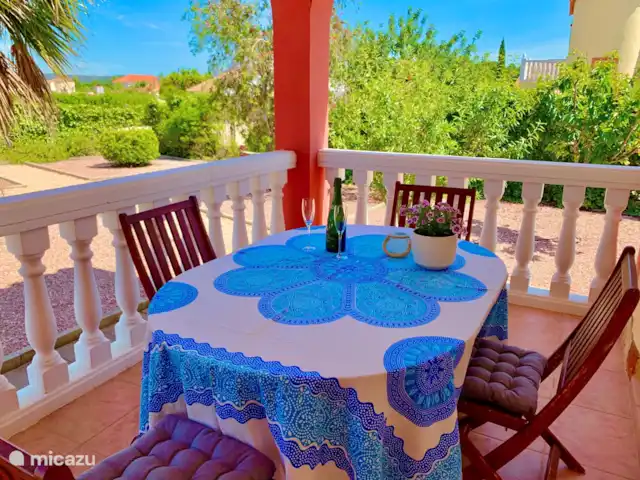 Finca Tropical - Montroy - Valence | Espagne, Valence, Montroy - villa une des terrasses à l'avant est couverte, un endroit merveilleux pour prendre le petit déjeuner ;