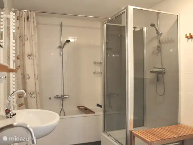 vida en la playa 1 en Países Bajos, Holanda del Norte, Callantsoog - casa vacacional Baño con bañera y ducha