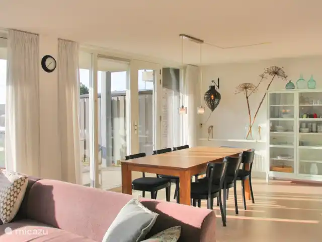 Beachlife 2 huren in Nederland, Noord-Holland, Callantsoog - vakantiehuis eettafel met stoelen