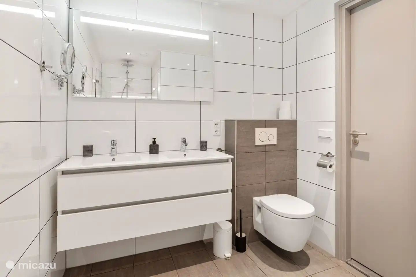 Geräumiges Badezimmer