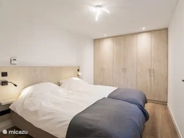 Bosrust huren in Nederland, Overijssel, Ommen - bungalow Royale slaapkamer met boxspring