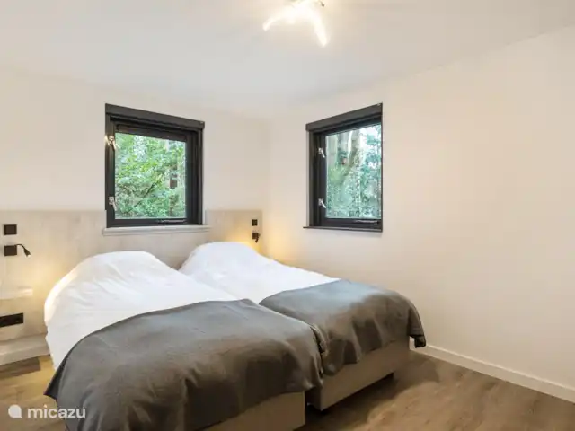 Bosrust huren in Nederland, Overijssel, Ommen - bungalow Royale slaapkamer met boxspring