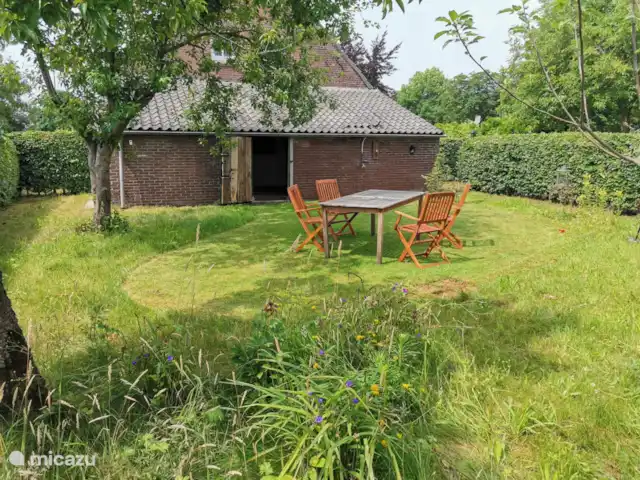 Wandelen, Nederland, Noord-Brabant, Deurne, boerderij Nummertien Eigen tuin