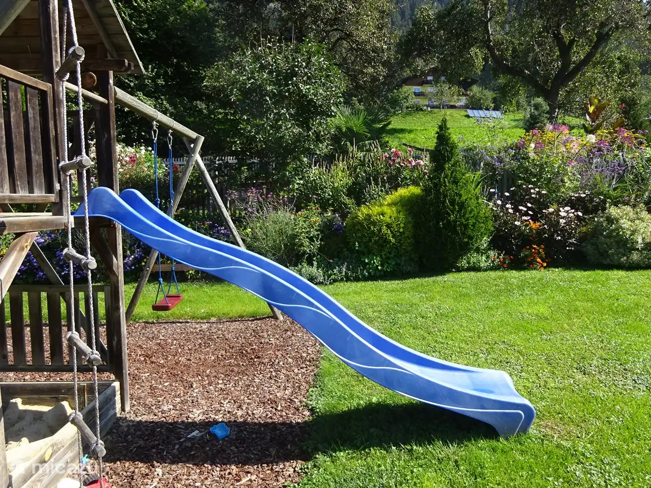 Spielplatz mit Sandkasten