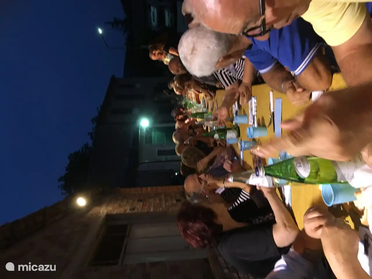 Dorpsfeest in de hoofdstraat.
Zaterdag vóór 15 augustus.