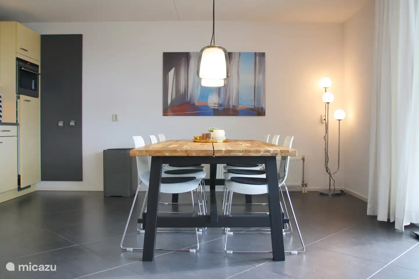 gemütliches Abendessen am Esstisch