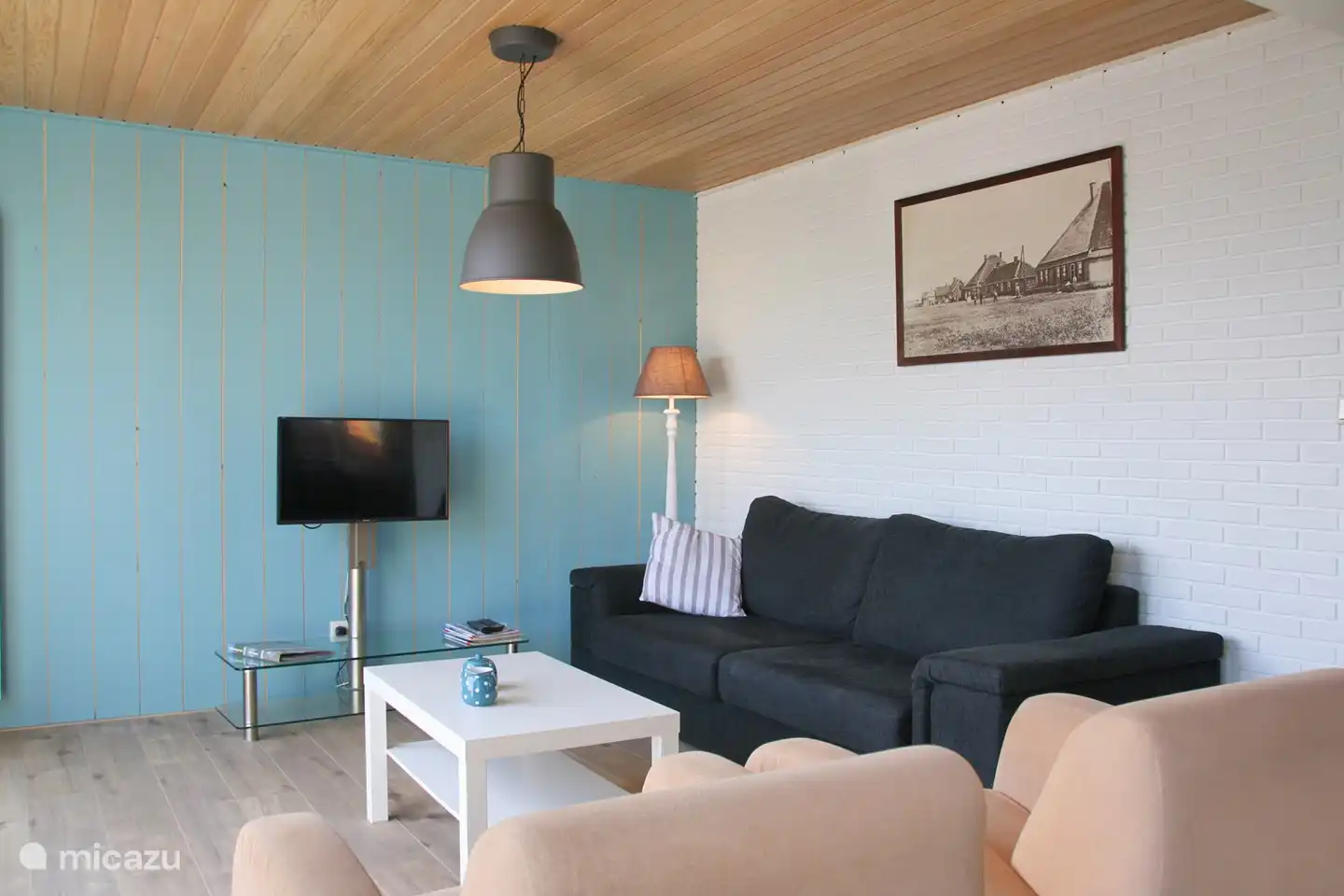 Sitzecke mit Fernseher