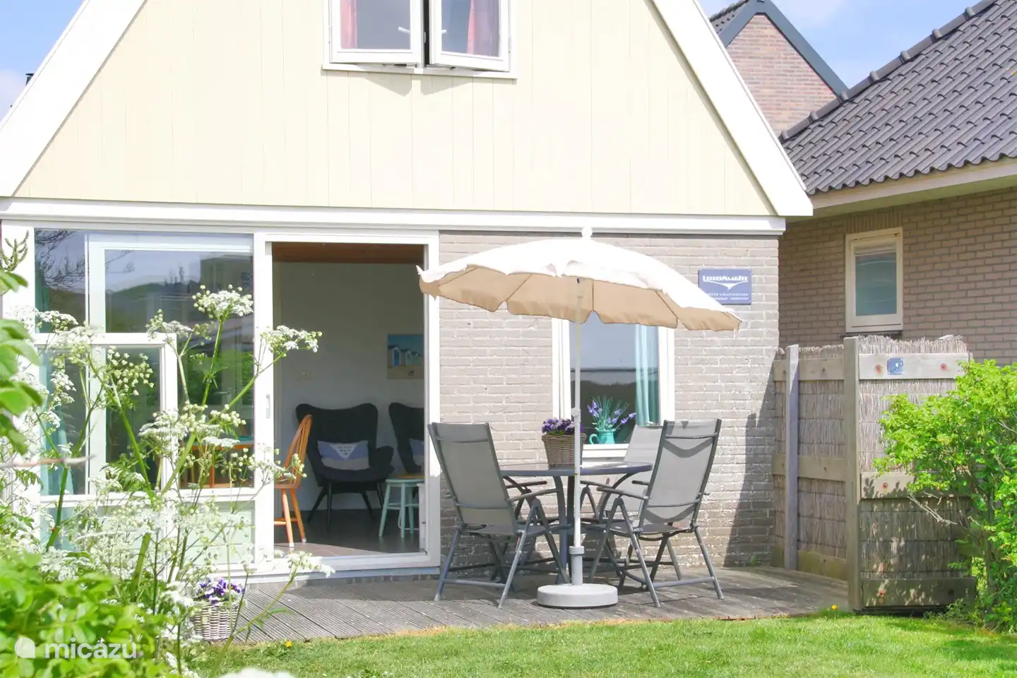 wunderbar gelegen so nah am Strand, man hört das Meer