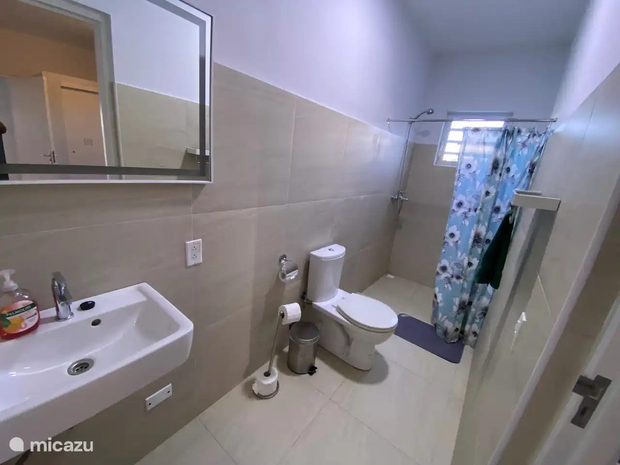 2 identische Toiletten/Duschen