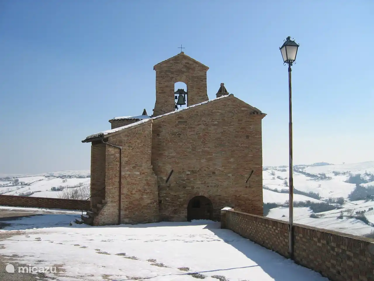 Winter in de burcht van Loretello.