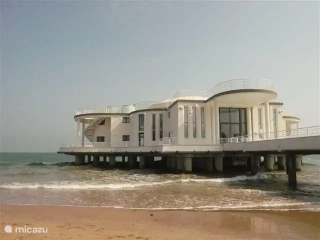 Het oude danspaleis 'La Rotonda' in de branding van Senigallia, 27 km van ons huis