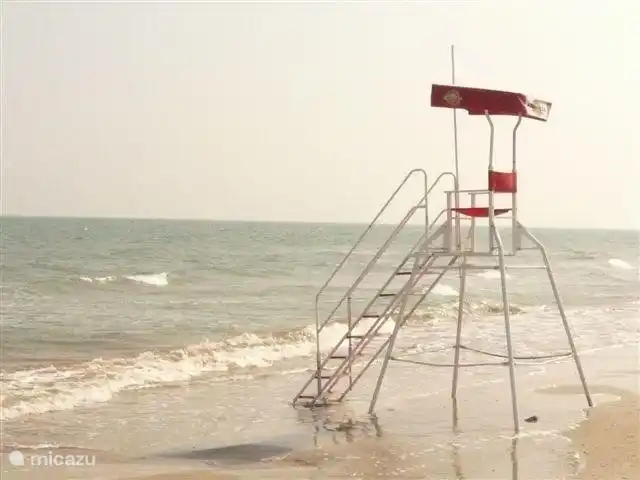 Voor een strandwandeling rijdt u 25 km naar de Adriatische kust (Senigallia)