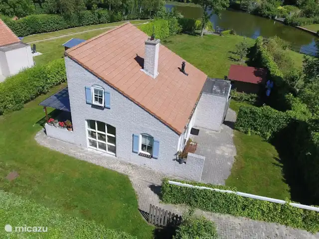 Vent salé | Pays-Bas, Zélande, Brouwershaven - maison de vacances Vue aérienne de la façade de la maison avec 2 stationnements