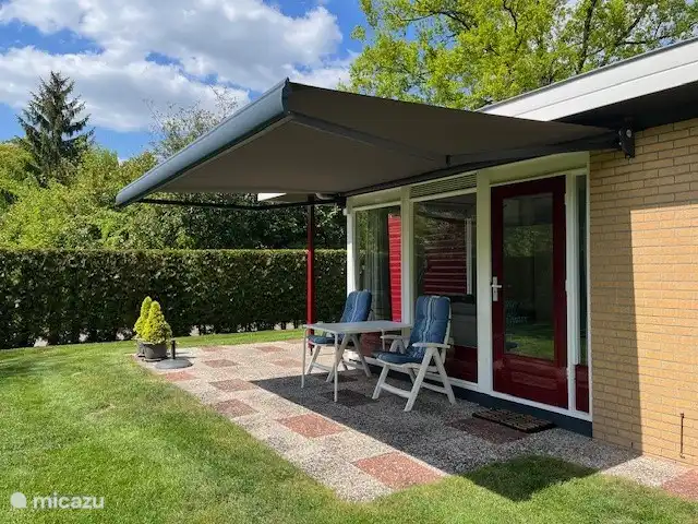 Genießen Sie die Sonne unter der Markise