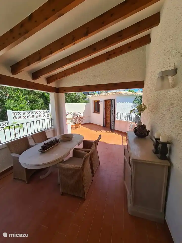 Terrasse à l'étage à l'arrière