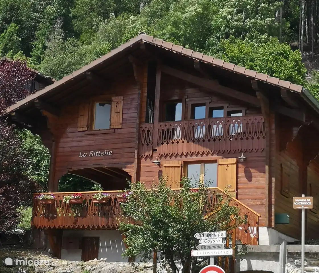 Vista frontal de La Sittelle en verano